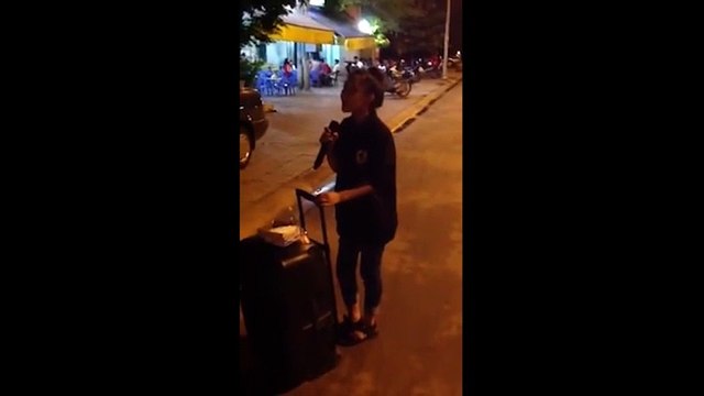 Cô bé hát rong hay như Phương Mỹ Chi - Về đâu mái tóc người thương cực cảm động