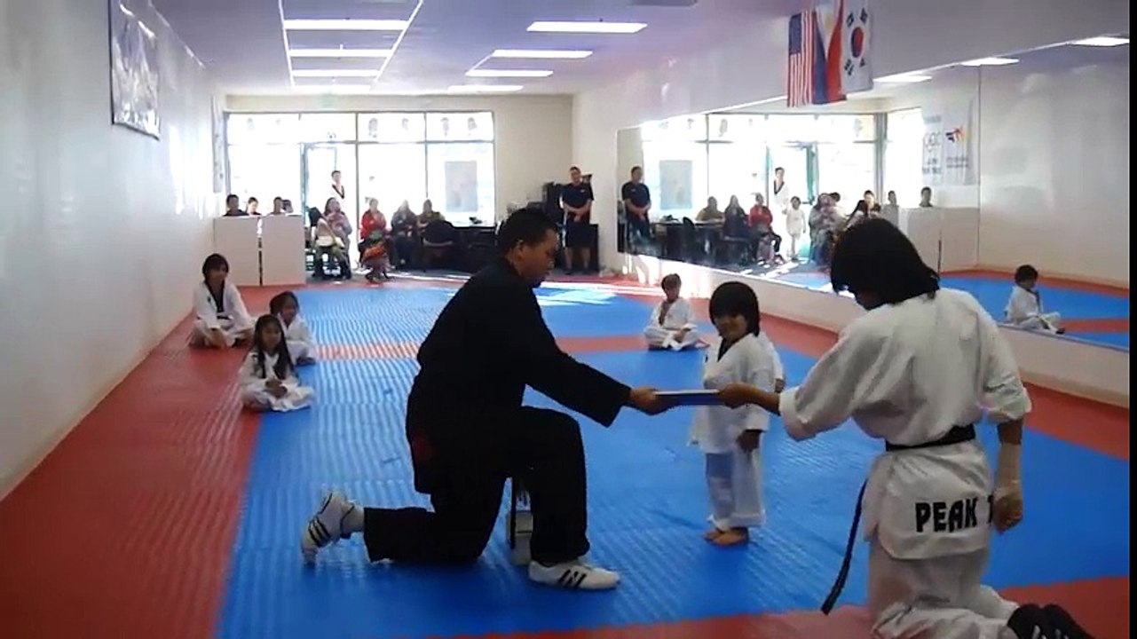 Clip trẻ em - Em bé taekwondo cực đáng yêu