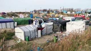 Tracey & Tamar  Volunteers Help Refugees in Calais, France