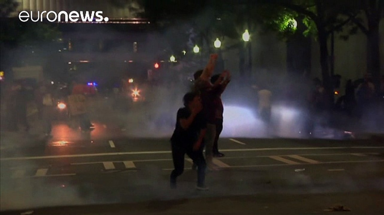Declaran el "estado de emergencia" en Charlotte tras otra noche de disturbios raciales