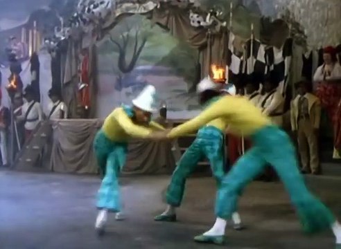 66 scènes de vieux films dansent sur Uptown Funk !