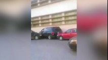 Mujer choca contra el coche de su ex al encontrarlo con otra