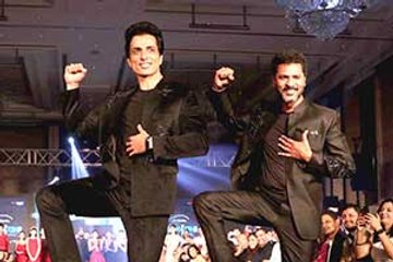 Sonu and Prabhu Dheva rock the ramp at the fashion show