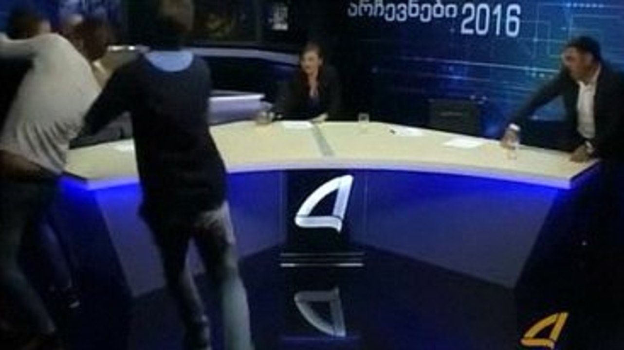 Canlı Yayında Yumruk Yumruğa Kavga Ettiler