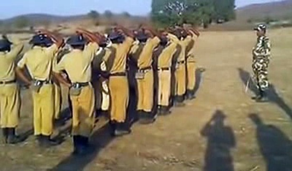 Indian Army Soldiers GHUS K MARNY ki training kartay huay - Hilarious Video