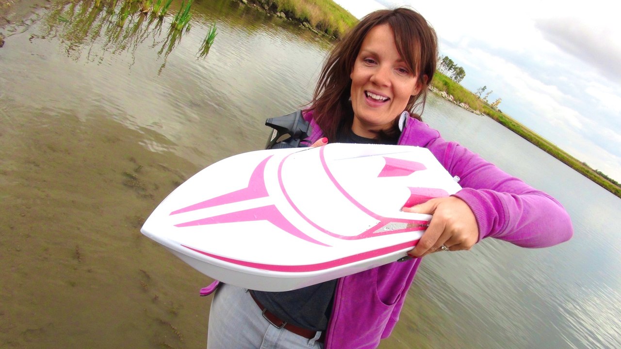 Unboxing Jem's NEW PiNK 6S LiPO THRASHER Radio Control Jet Boat from Streamline RC
