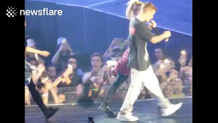 Justin Bieber's bizarrely lack-lustre performance in Paris