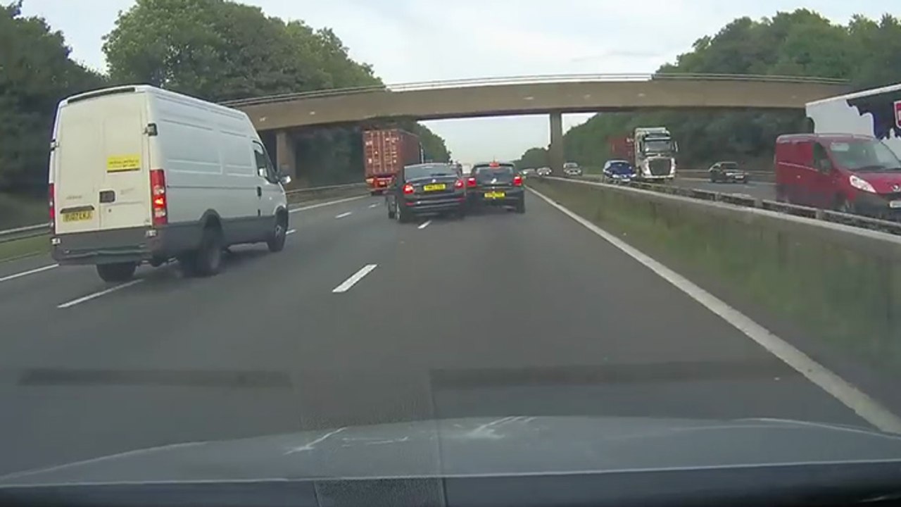 Il provoque un accident sur une autoroute