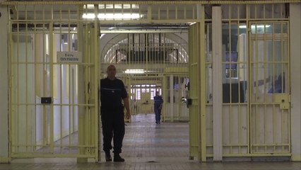 فرنسا تنشئ 16 ألف زنزانة انفرادية جديدة