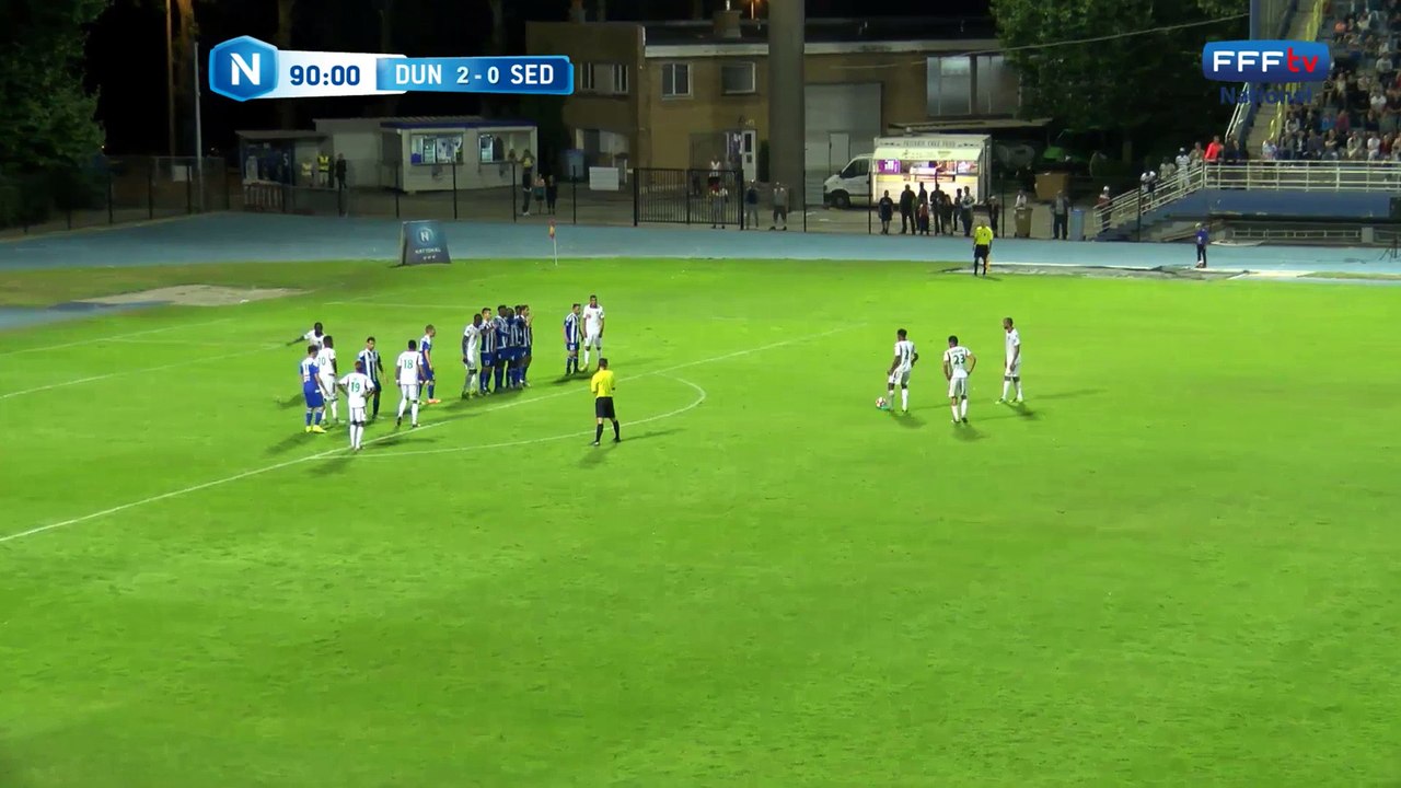 Coup franc d'Omrani juste au dessus des buts de Bouet