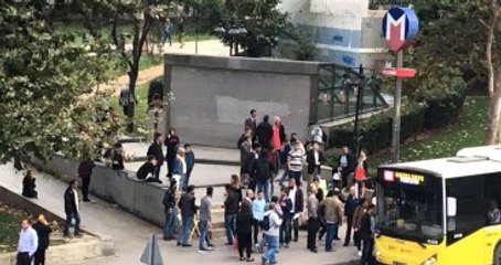 Taksim Metrosu'nda İntihar Girişimi! Seferler Bir Süre Durduruldu