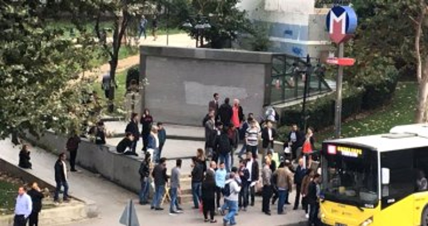 Kız Arkadaşıyla Kavga Eden Engelli, Raylara Atladı; Metro Seferleri Bir Süre Yapılamadı