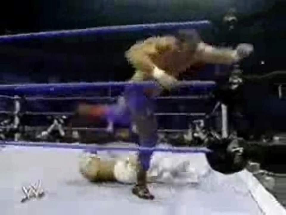 smackdown  - rey mysterio vs chavo guerrero (street fight)