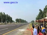 پاک فضائیہ کے شاہینوں کا صلاحیتوں کا شان دار مظاہرہ اسلام آباد موٹر وے پر لینڈنگ کر کے اپنی لوہا منوا لیا