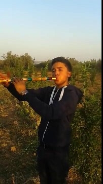 القيروان: طفل يعزف النشيد الوطني ب القصبة بطريقة رائعة (شاهد الفيديو)