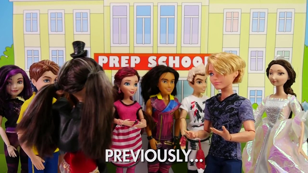 Wicked World Freddie Shrinks Mals Head from Descendants. DisneyToysFan.