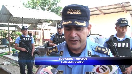 Encuentran carros robados dentro de colegio publico