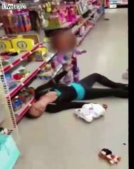 Momentos en el cual la intenta despertar desesperadamente