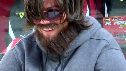 Clip Ronaldo hóa thân thành người vô gia cư