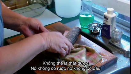 Kinh hoàng cá không đầu, không xương vẫn còn sống