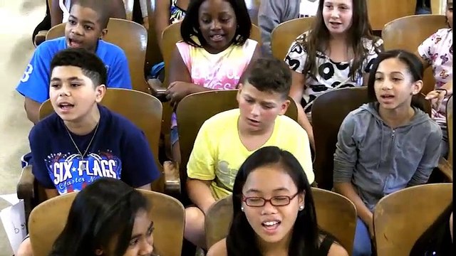 Cảm động với món quà chia tay bất ngờ của học sinh dành cho cô giáo mắc bệnh ung thư