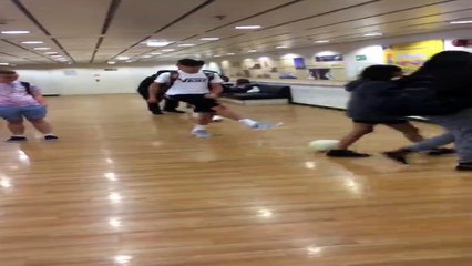 24/7 - Xỏ banh qua hai người quá chuyên nghiệp