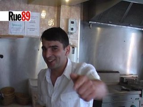 Lil'Maaz mange du kebab dans la Rue89