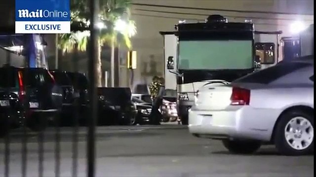 Miley Cyrus bị phát hiện hôn Angel Stella Maxwell