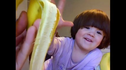 em bé nói banana
