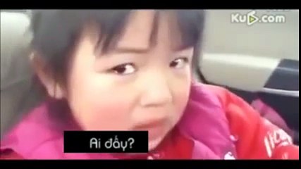 Phản ứng “siêu cute” của bé gái khi bị mẹ ... troll