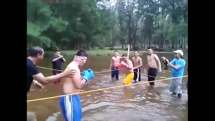 Trận quyền anh độc nhất vô nhị dưới nước