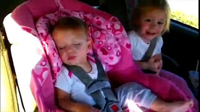 em bé nhảy theo nhạc gangnam style