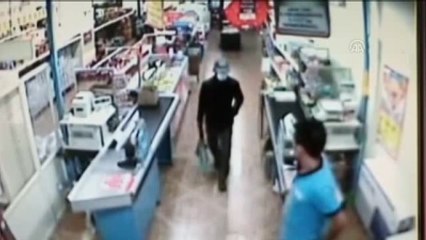 Silahlı Gasp Anı Güvenlik Kamerasında