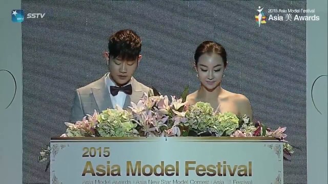 CLIP NGỌC TRINH LÊN NHẬN GIẢI