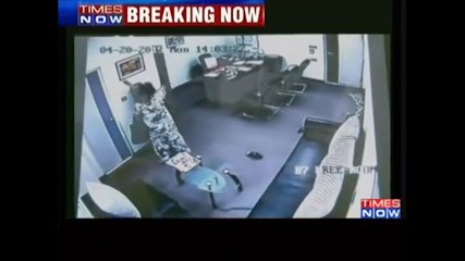 Phụ huynh đánh giáo viên