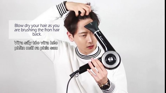 Tạo kiểu tóc cổ điển cho tóc đã uốn phồng và rẽ ngôi giữa