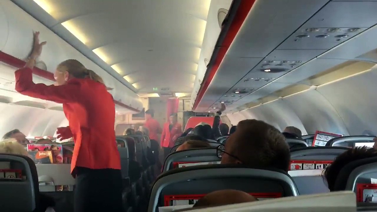 Fumée dans un avion en plein vol... Arrêt d'urgence !
