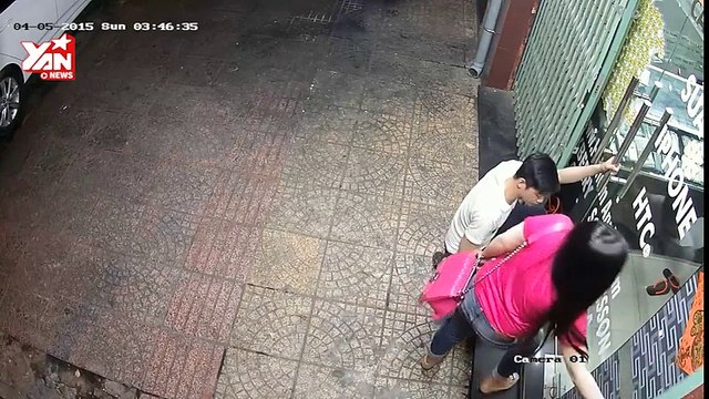 Cô gai bị cướp kéo lê trên đường