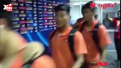 Công Phượng và đồng đội hát chắc ai đó sẽ về