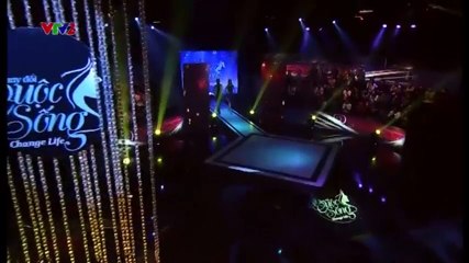 Ca sĩ Thủy Tiên được chương trình ‘Phép màu sắc đẹp’ giúp đỡ