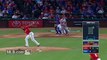 Baseball : Un lanceur attrape une balle de dos gràce à un superbe reflex