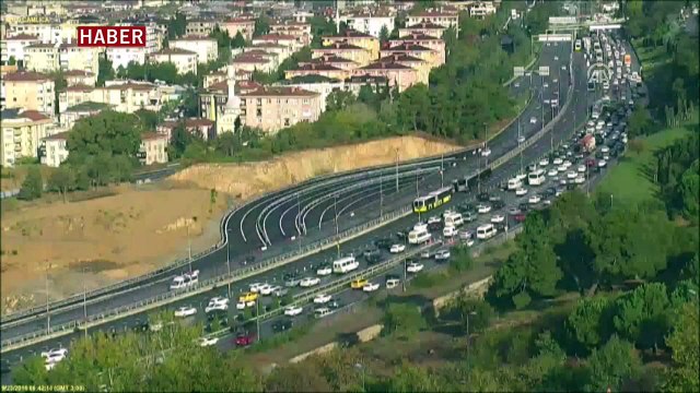 İstanbul'daki metrobüs kazası güvenlik kamerasında