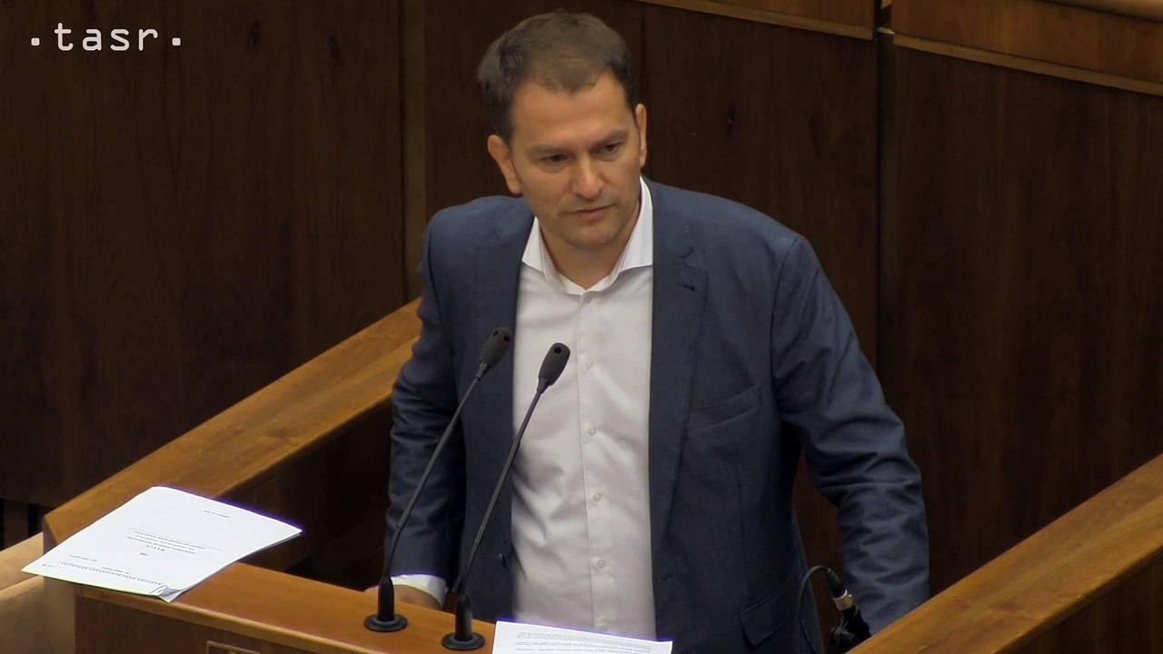 NRSR: Opozícia začala odvolávať premiéra Roberta Fica