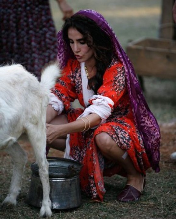 Köylü Kızı olan Songül Öden, İlk kez Süt Sağdı