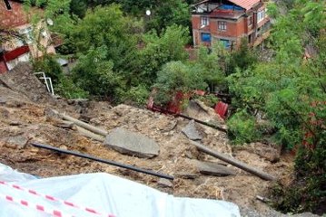 Heyelanda 1 Ev Yıkıldı, 6 Ev Boşaltıldı