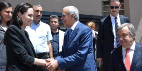 Sakık, Angelina ile Ahmet Türk'ün El Ele Fotoğraflarını Paylaştı