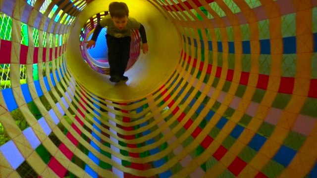 Макс и Катя идут в Детский развлекательный центр детей Волшебный Мир | Катя и Макс новые серии | Mister max & Miss