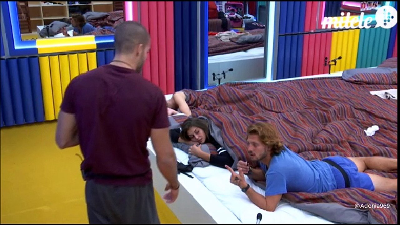 Bea  y Rodrigo hablando antes de ir a dormir 22-09-16 GH17