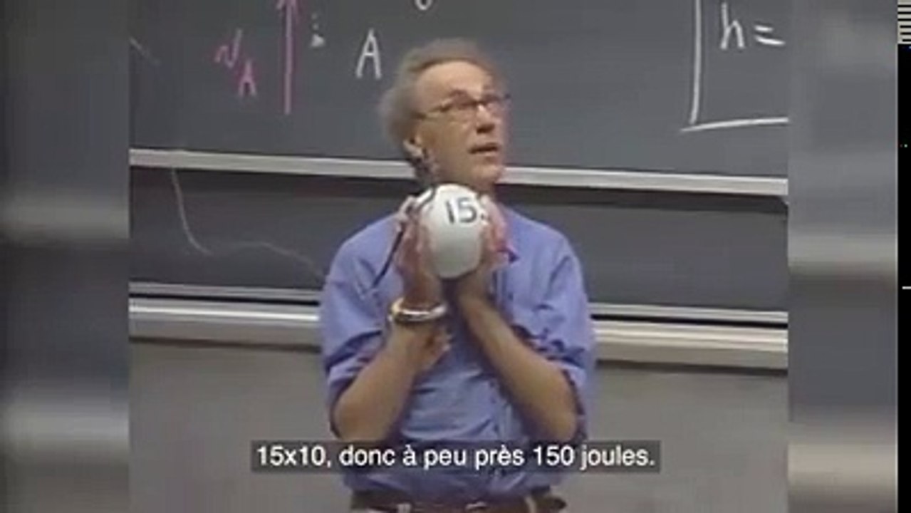 Ce professeur met sa vie en jeu pour prouver une théorie de la physique à ses élèves !