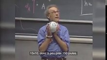 Ce professeur met sa vie en jeu pour prouver une théorie de la physique à ses élèves !